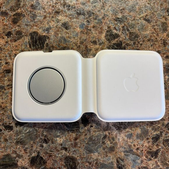 Apple MHXF3AM/A MagSafe Duo Charger Model A2458 - Picture 3 of 6